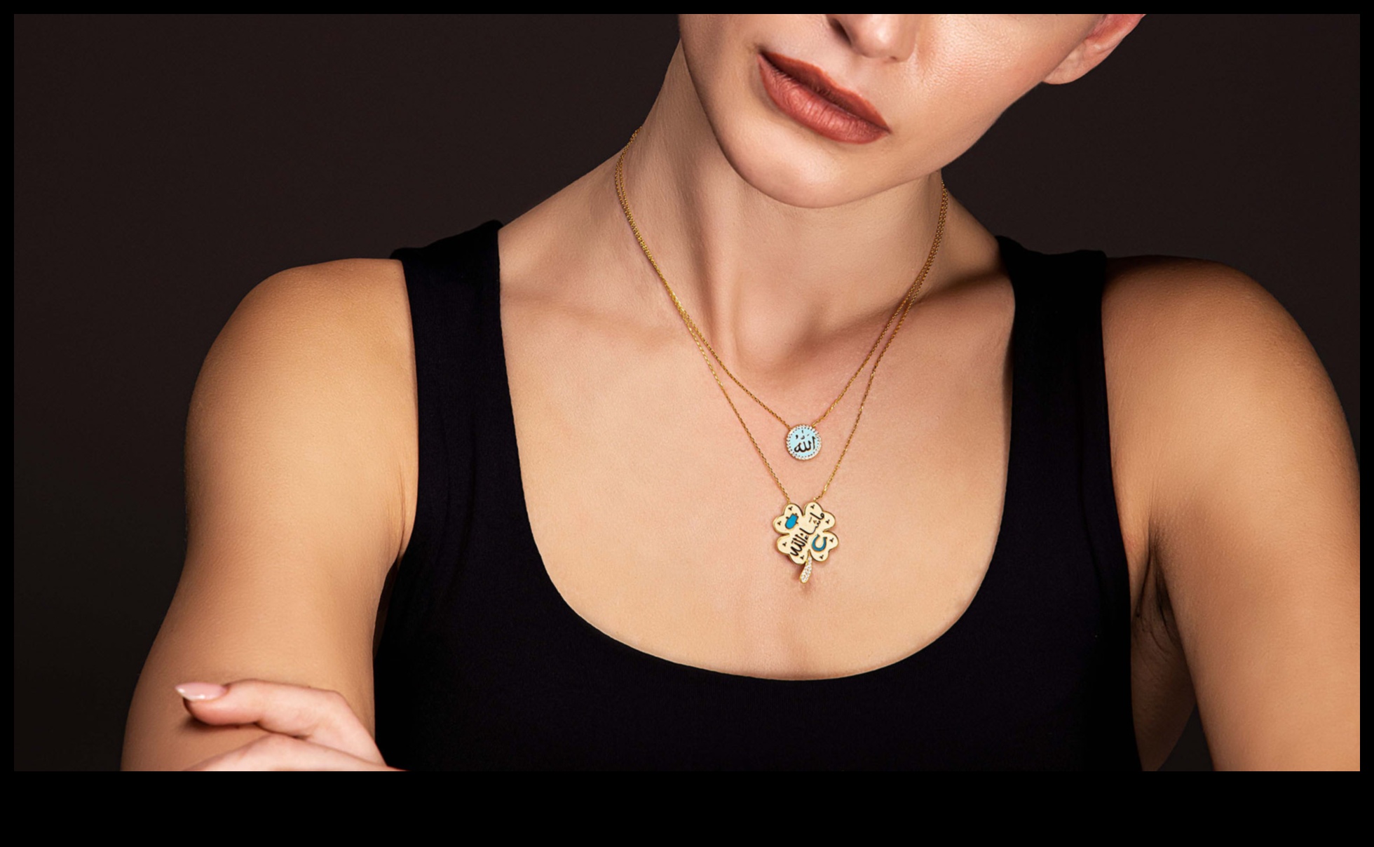 זוהר פשוט: האיר את הסגנון שלך עם אבני חן מינימליסטיות