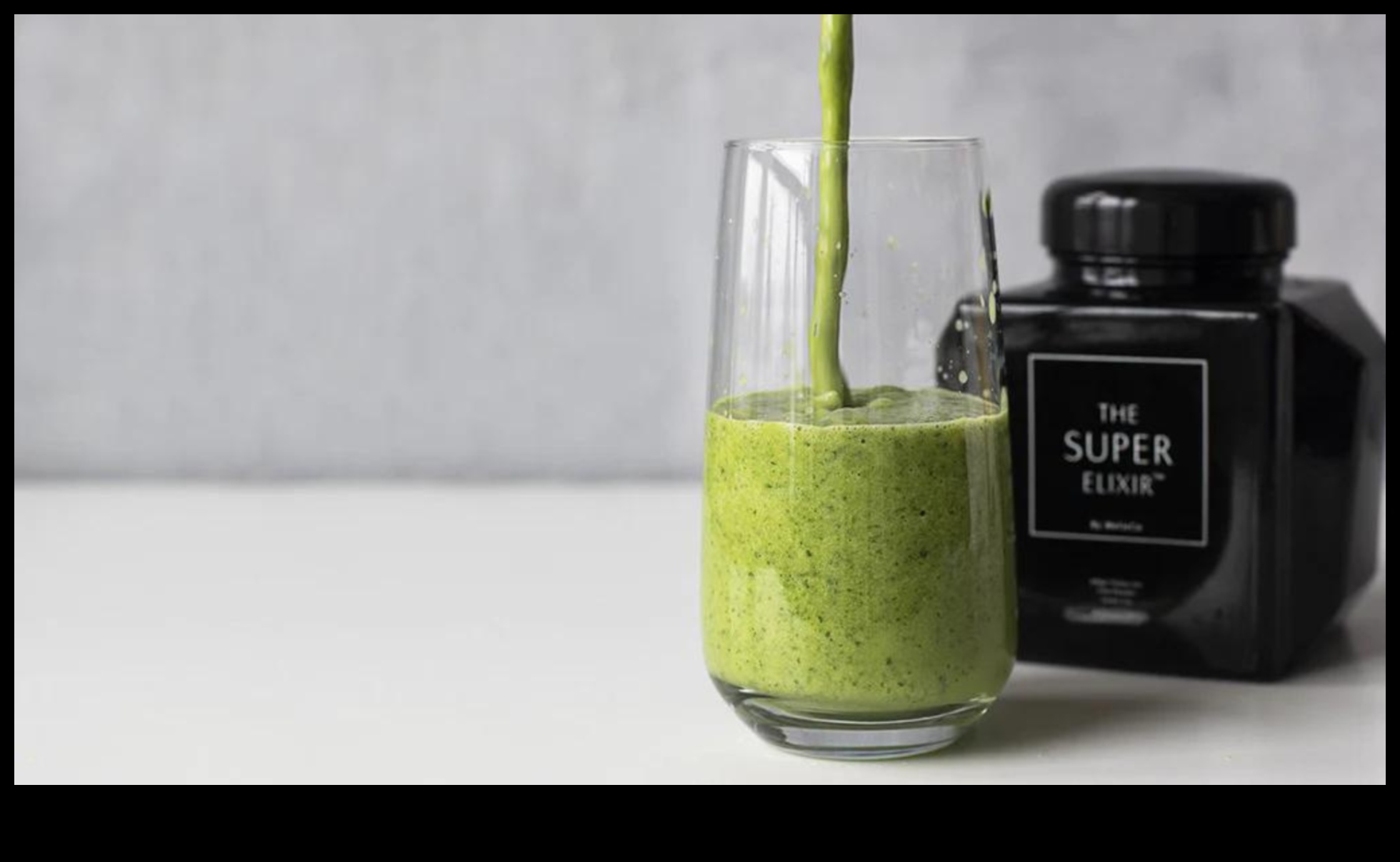 Green Elixir המדריך האולטימטיבי לשייקים ארוזים בחומרים מזינים 2 אליקסיר ירוק: משחרר את הכוח של שייקים ארוזים בחומרים מזינים