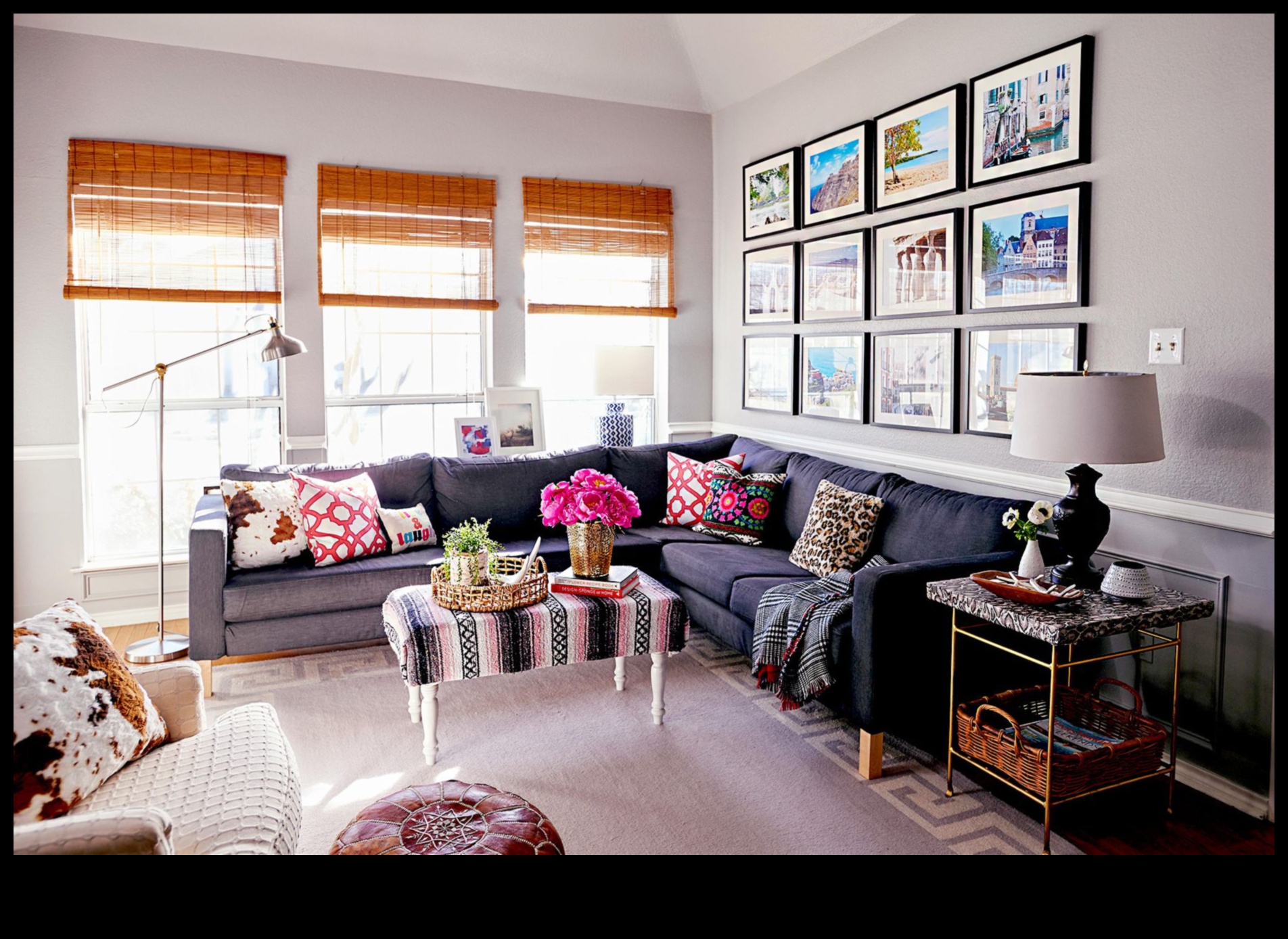 דרכים יצירתיות לסדר יצירות אמנות בעיצוב הבית