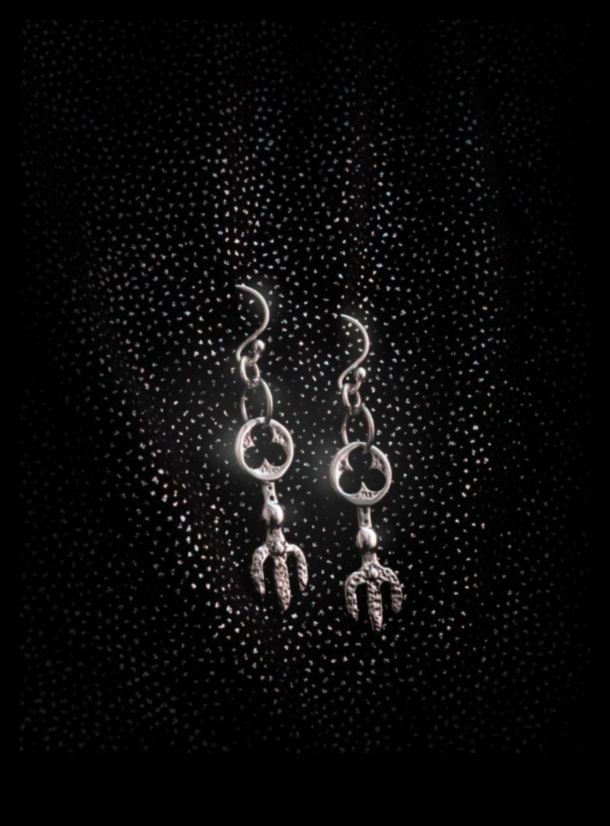 Goddess Glow: ערוץ זוהר אלוהי עם עגילים בהשראת האלה שלנו