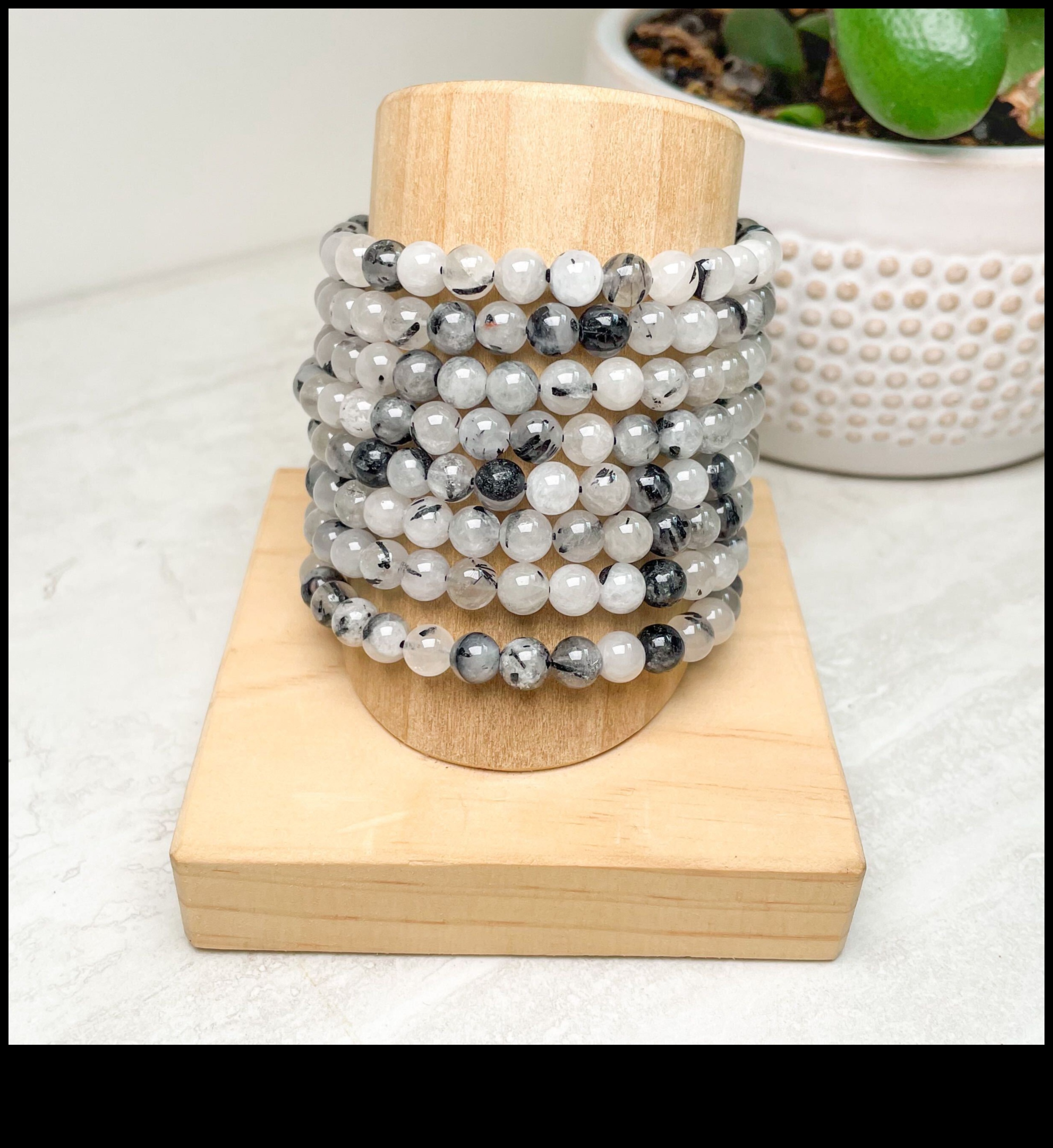 Crystal Cascade אוסף מדהים של צמידים להתקשט ב-3 מפל קריסטל: התקשטו במפל של צמידי הקריסטל שלנו